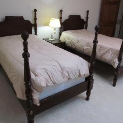 Twin Bed (1 of 2) Left Side Federal 4 Poster