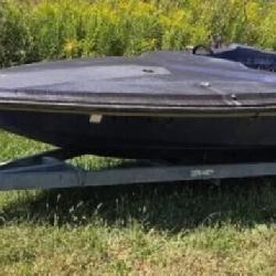 19' Fiberglass Ski Boat with Trailer