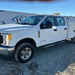 61394 2017 Ford F350 Service Truck img1