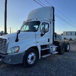 2017 Freightliner 286,560.5 miles, runs and