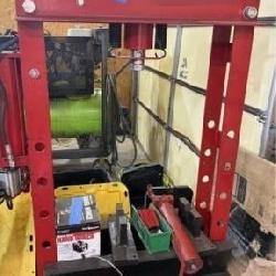 Strongway 40 Ton Shop Press