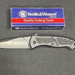Smith and Wesson Pocket Knife SWATB