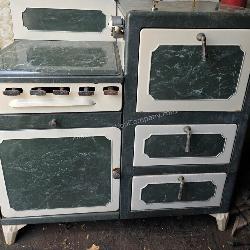 Antique Ã¯Â¿Â½FavoriteÃ¯Â¿Â½ Cast-Iron & Enamel Gas Range