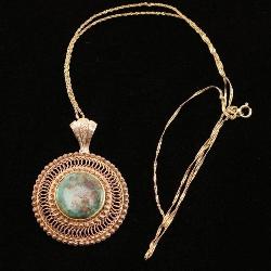 Turquoise Pendant w/ 18kt Yellow Gold Chain