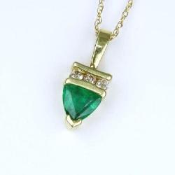 Lovely Trilliant cut Vivid Emerald