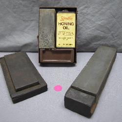 Smith's Honing Oil and Sharpening Stones