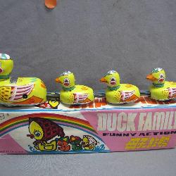 Tin Duck Family Wind-Up Toy with Box