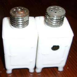 GE SALT PEPPER SET