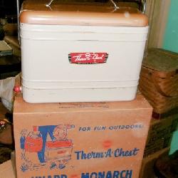 KNAPP MONARCH ICE CHEST