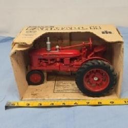 IH Farmall H Narrow Front Tractor