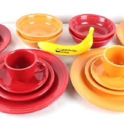 Lot # : 25 - 4x Fiestaware Place Settings in Red & Orange