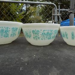 Pyrex Amish butter print mixing bowl set