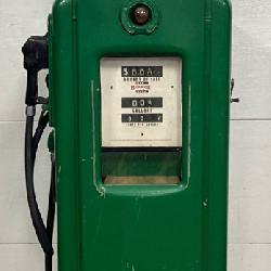 Bennett Gas Pump with Sinclair Dino Globe and Branding